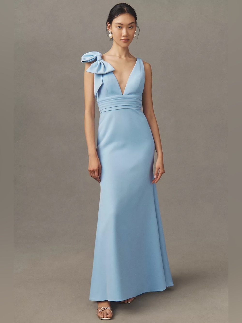 Mac Duggal
Sleeveless V-Neck Bow Detail Mermaid Gown